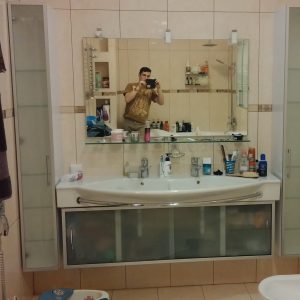 Гарнітур у ванну: тумба та два пенали (скло в алюмінієвому профілі)