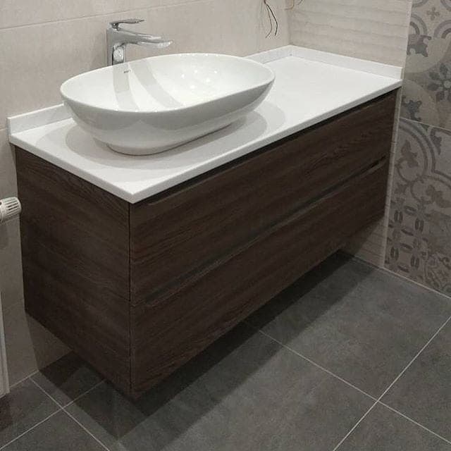 Підвісна тумба з накладною раковиною (асиметрична / світлі фасади)