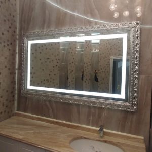Дзеркало з LED-підсвіткою для ванної кімнати