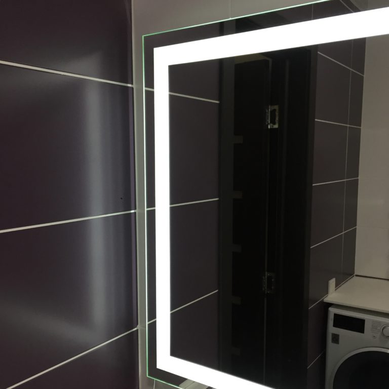 Дзеркало з фацетом та LED-підсвіткою