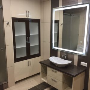 Смарт-дзеркало з годинником та дисплеєм