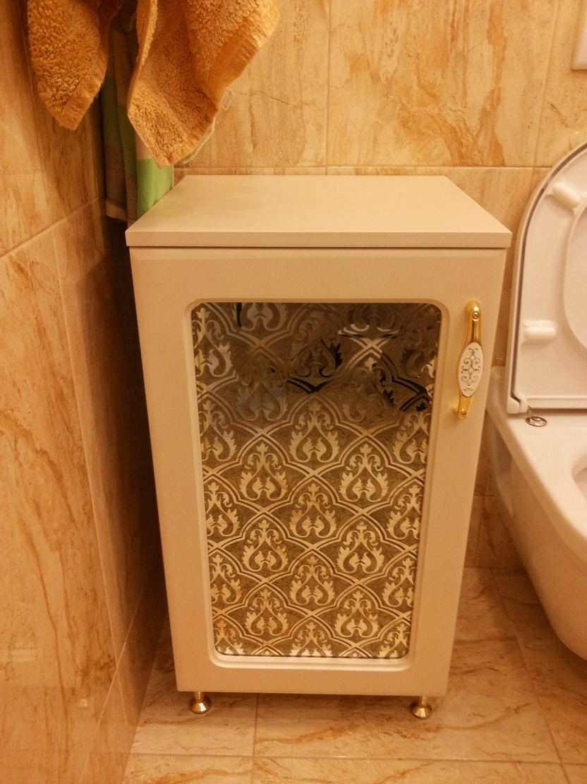 Елітний комод із золотою патиною та декором