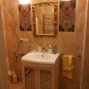 Елітний комплект меблів із золотим декором
