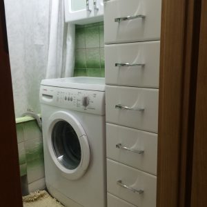 Шафа-антресоль над пральною та сушильною машинами